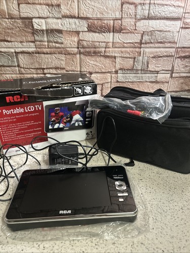 RCA DPTM70R 7in Portable LCD TV 480p ATSC w/ Case Cables Manual Remote