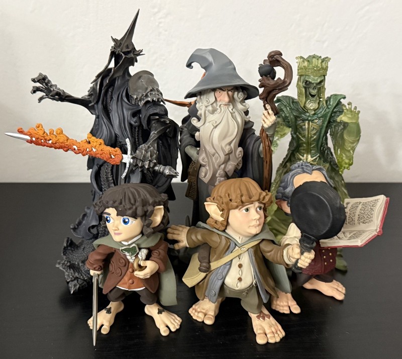 Weta Mini Epics lot. Gandalf Frodo Sam Bilbo Ring Wraith Undead King