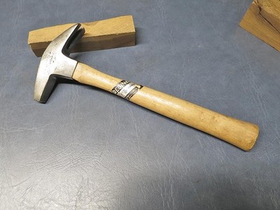 VINTAGE SEATTLE HARDWARE CO. HORSE SHOE FARRIER HAMMER W/ NOS REPLACEMENT HANDLE