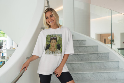 PREMIUM Oversize-T-Shirt  Frida Kahlo Selbstporträt mit Katzen  XS-XXL 5made