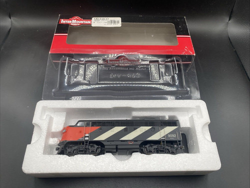 Intermountain HO F7A con esquema de rayas blancas CN. Unidad #9092 con sonido+DCC/DC | Zustand: Used