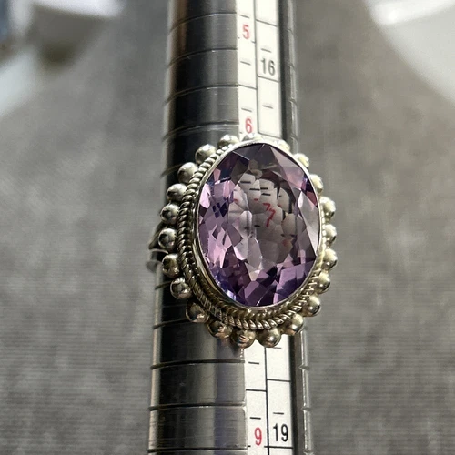 Vintage Amethyst Ring set in 925 Silver, SZ 7.5