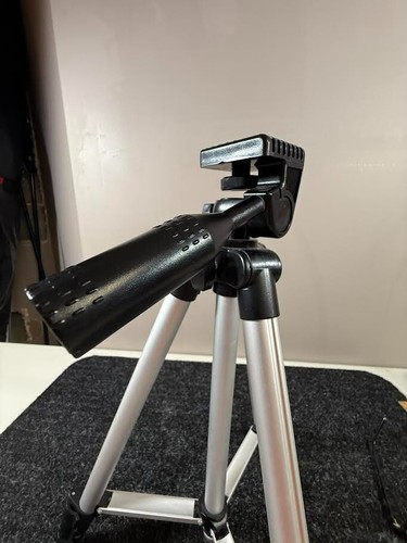 Camera Tripod, 43" extension. - Picture 4 of 6