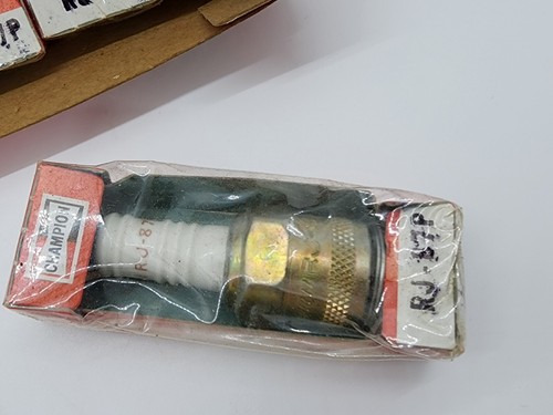 Vintage New Old Stock Platinum Champion Spark Plugs RJ-87P Brand New in Box - Picture 4 of 9