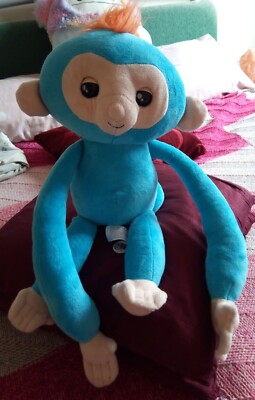 Fingerlings Hugs Boris Huggable Interactive Plush 17