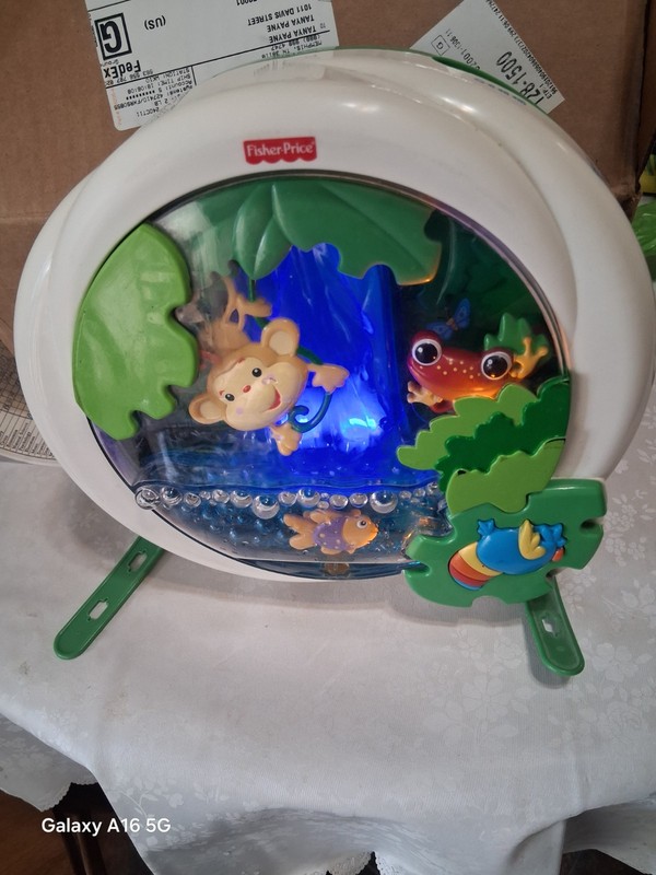 Fisher Price Rainforest Waterfall Peek-a-Boo Crib Soother Motion Music Light 