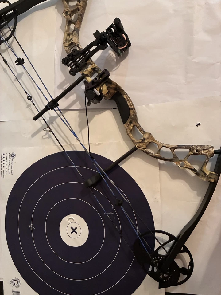 Diamond Compound Bow Edge XT, Up to 31 DL 3 Pin Trophy Ridge Sight - Image 4 of 4