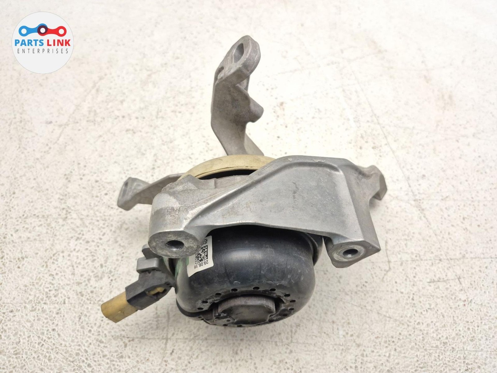2016-20 BENTLEY BENTAYGA FRONT RIGHT TRANSMISSION MOUNT GEARBOX SIDE SUPPORT 6.0