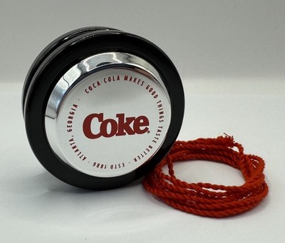 Neu Offizielle Coca-Cola Yo-Yo - Silber Kollektion - ''Kreisschriftzug'' + Ständer. 