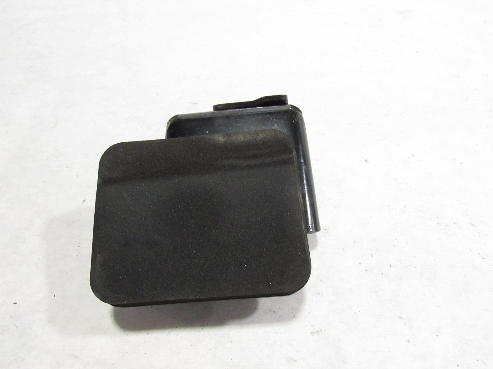 15-19 Ferrari 488 Spider 2017 Right Center Fuel Tank Retainer Mount Bracket ;@2