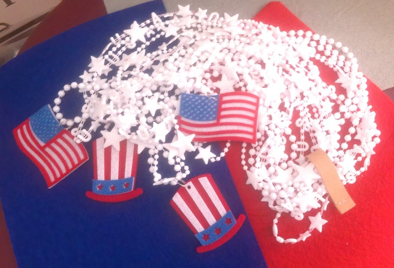 New Party Favor Set of 12 White Necklaces Patriotic Holidays July 4th Labor Day