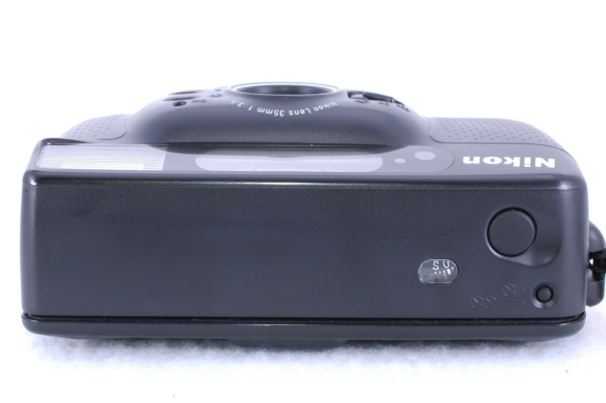 Appareil Photo Nikon AW 35 Compact Argenté – Pour Pièces Ou Réparation