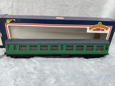 Bachmann 34-525 63' Bulleid Corridor 2nd Malachite Green BR Coach