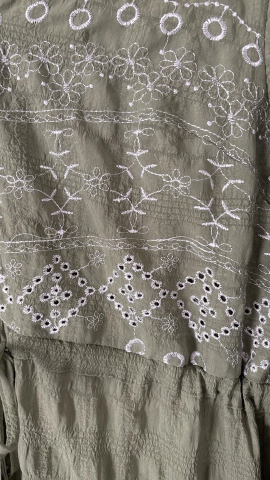 Jasmina Paris Damen Maxikleid langarm gürtel blassgrün weiß bestickt Gr. M/ L - Bild 2 von 4