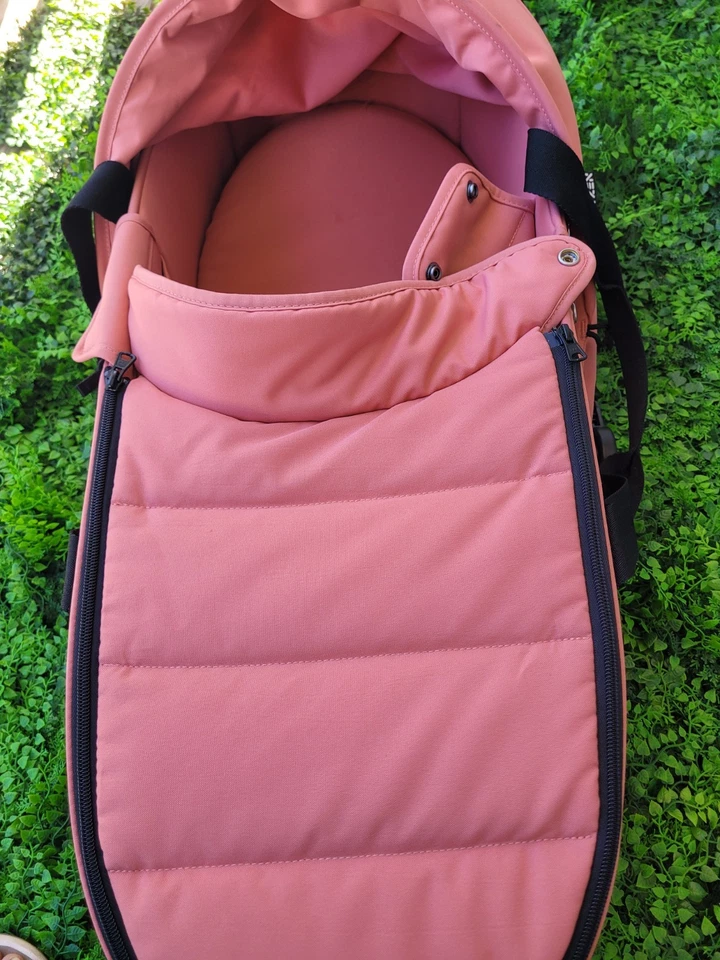 Berço BabyZen Yoyo USADO bom estado sem adaptadores - Imagem 2 de 4