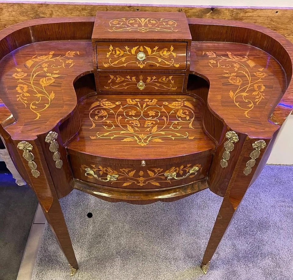 Escritorio antiguo francés estilo Luis XV incrustación de marquetería pequeño Demilune Foto 2 de 4