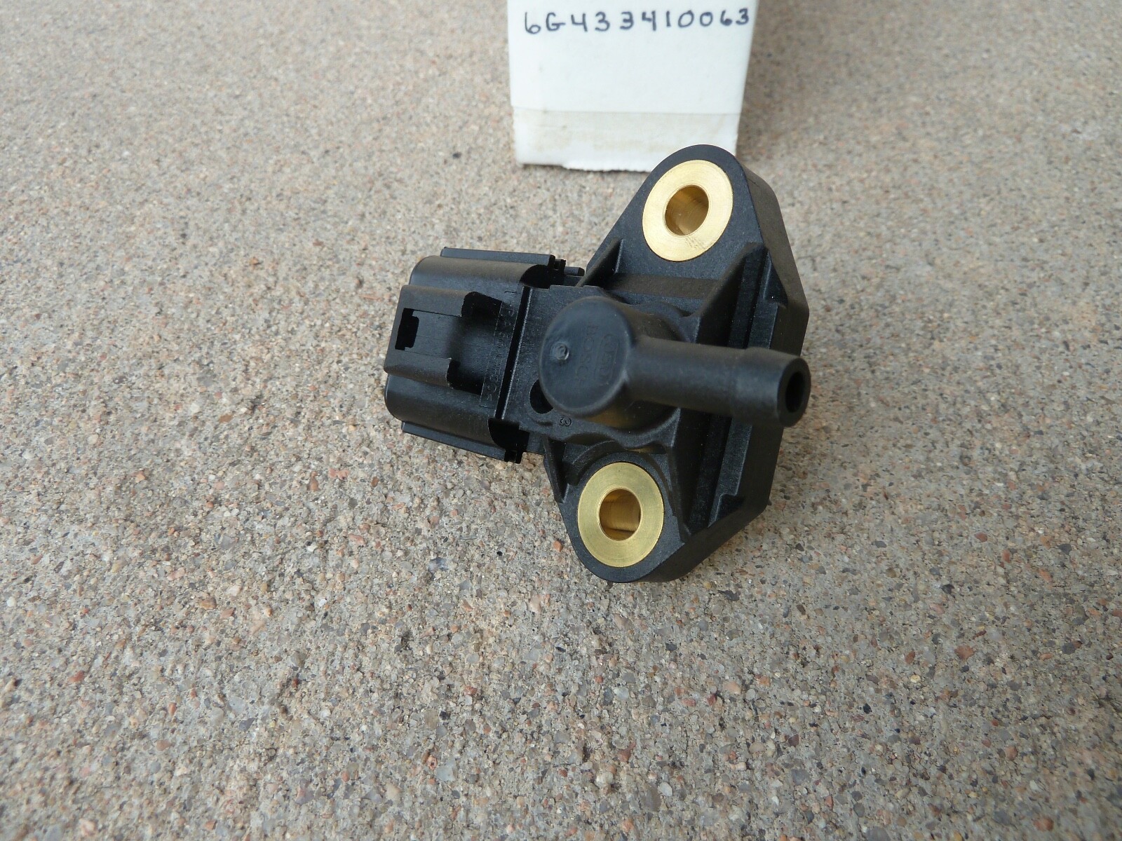 2004-2012 Aston Martin DB9 DBS Rapide Vantage fuel injection pressure sensor
