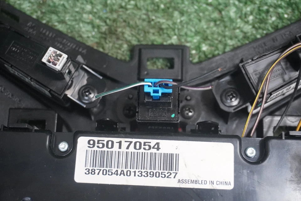 2011 2012 2013 2014 CHEVROLET CRUZE TEMPERATURE HAZARD AC Control OEM 95017054 - Image 4 of 4