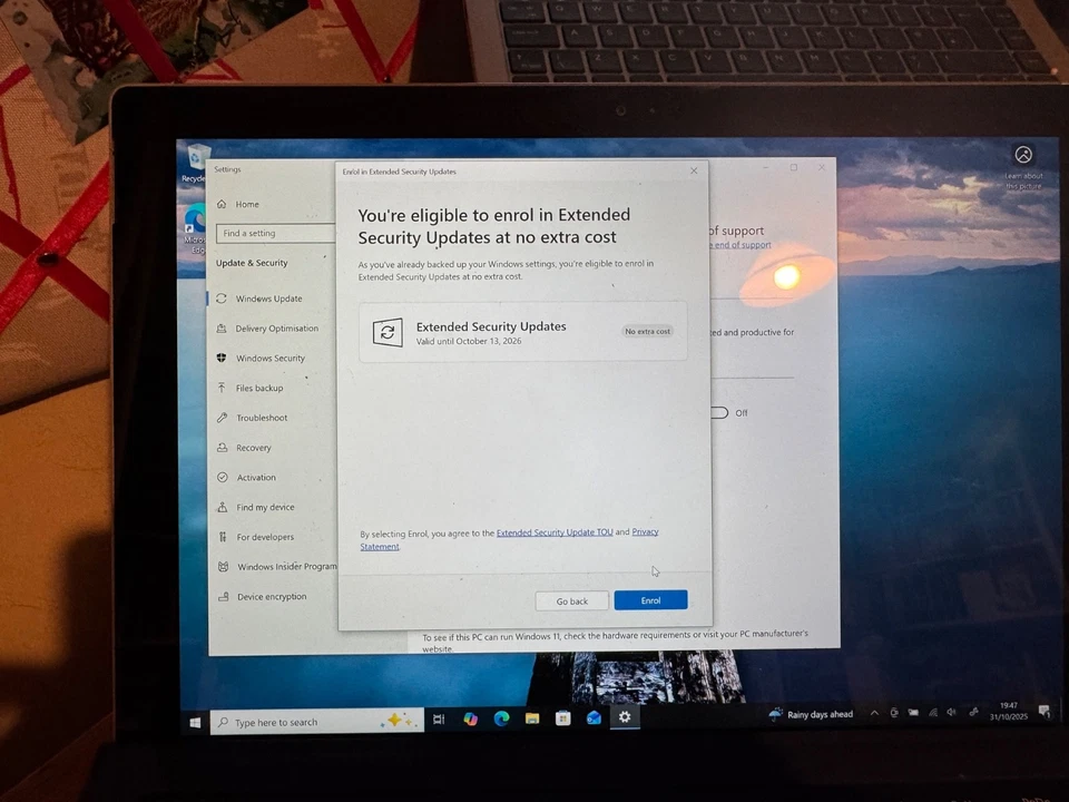Microsoft Surface Pro 3 - 256GB - 12" Wi-Fi Tablet - Silver - Image 4 of 4