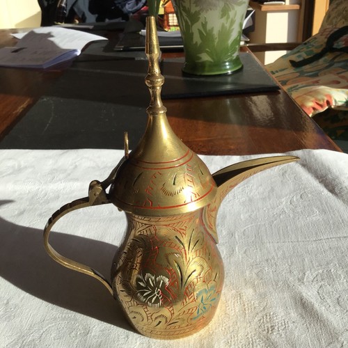 Vintage Brass Dallah Saudi Arabian Coffee Pot/Jug 6 Cups & Circular Tray 10” dia - Picture 2 of 10