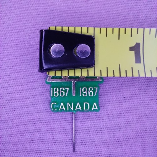 Vintage 1967 Canada Centennial Commission Green Plastic Pin - Picture 5 of 5
