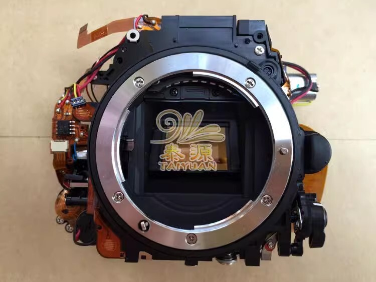 【並品】Nikon D7200 Amazon | Nikon デジタル一眼レフカメラ D7200 18-300VR レンズキット