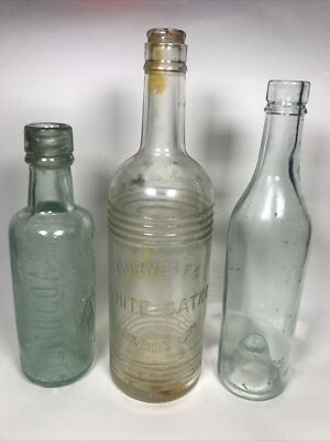 Antike Glasflaschen Burnetts weiß satiniert London Gin Südküste Mineralwasser