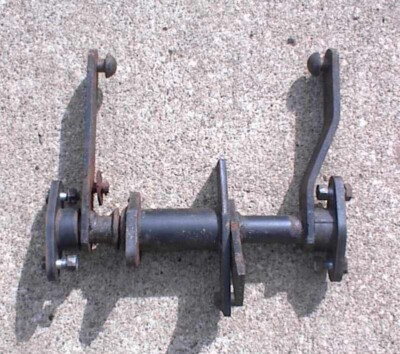 John Deere(B9-062) 200 210 212 214 216 - Secondary Lift Shaft