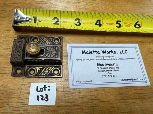 Vintage Cabinet Door Latch, Cast Iron, Brass Knob, ORIGINAL Finish and Patina - Picture 4 of 6