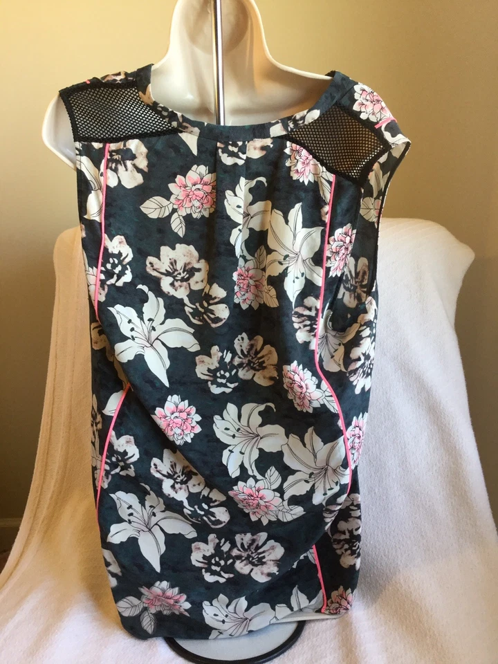 Adorable Top Elizabeth & James Seda Floral Sin Mangas Talla XL Foto 3 de 4