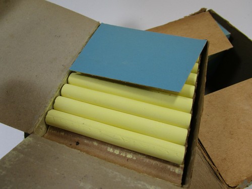 Lot of 216 pieces of Vintage NOS HYGIEIA FORSYTE dustless Yellow CHALK - Picture 4 of 4