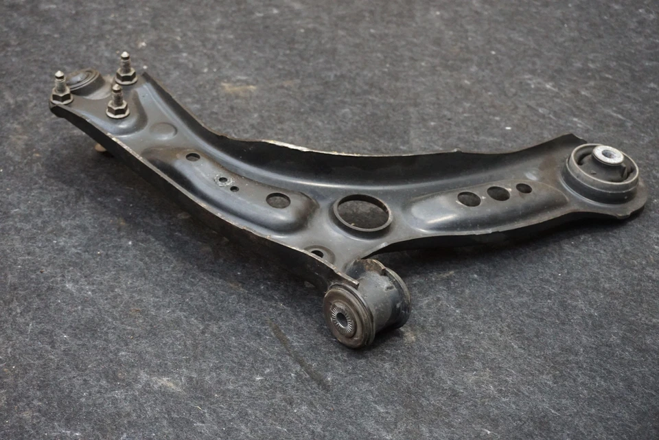 Brazo de control inferior de suspensión delantera izquierda OEM 81a407151c Audi S3 RS3 2017-18 Foto 4 de 4