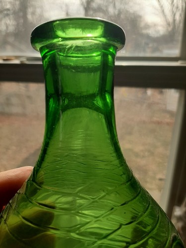 BRIGHT GREEN MOON & STARS UNIQUE SHAPE MOLD BLOWN LIQUOR BOTTLE? FREE SHIPPING - Picture 4 of 5