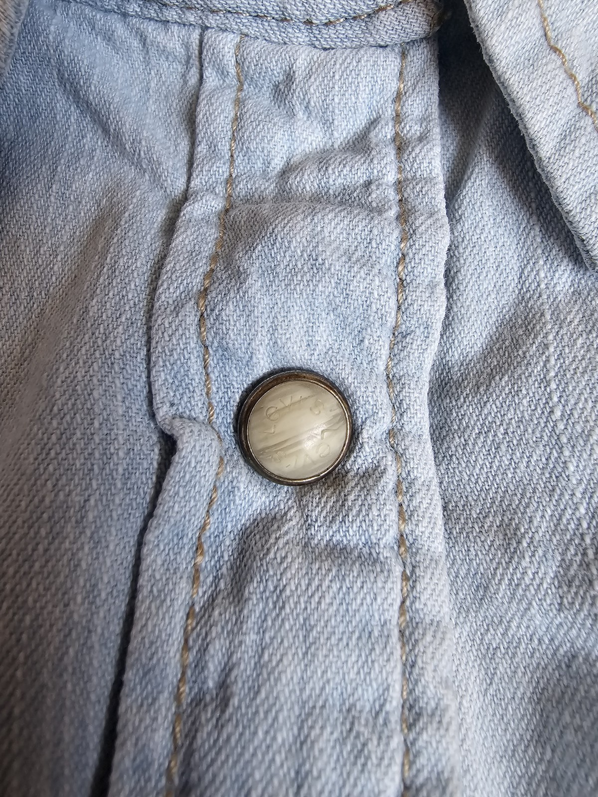 Levi's Western Denim Shirt Womens XL Light Wash Pearl Snap Long Sleeve image 7