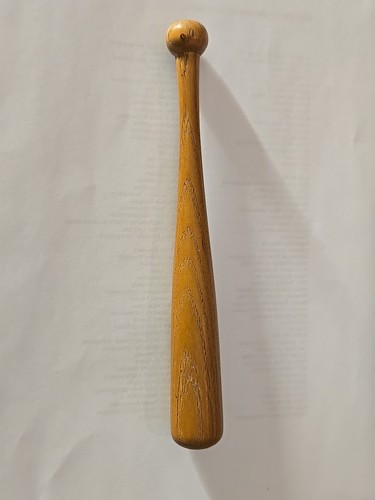 (Vintage) Louisville Slugger Hillerich and Bradsby 8" mini Baseball Bat - Picture 4 of 6