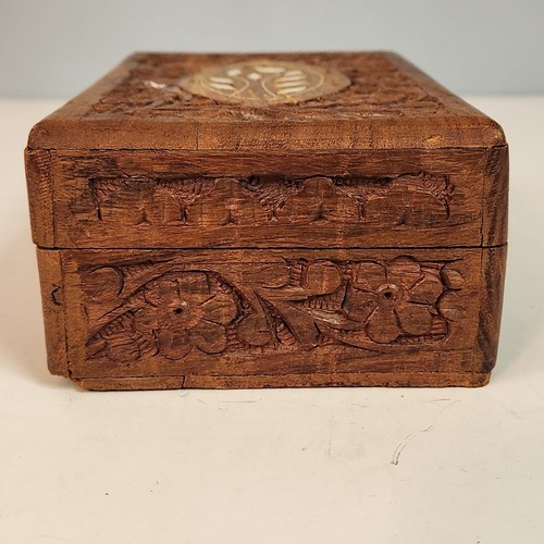 Caja de baratijas vintage tallada a mano floral de madera de teca hecha en la India - Imagen 3 de 15
