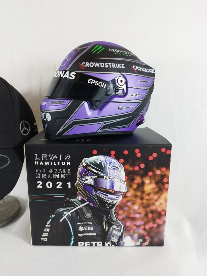 Lot spéciale formule 1 Lewis Hamilton avec casque 1/2 2021 et casquette signée - Photo 2/4