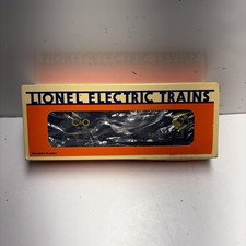 Lionel 6-15002 Chesapeake & Ohio Waffle-Sided Boxcar with Sliding Doors and Box2