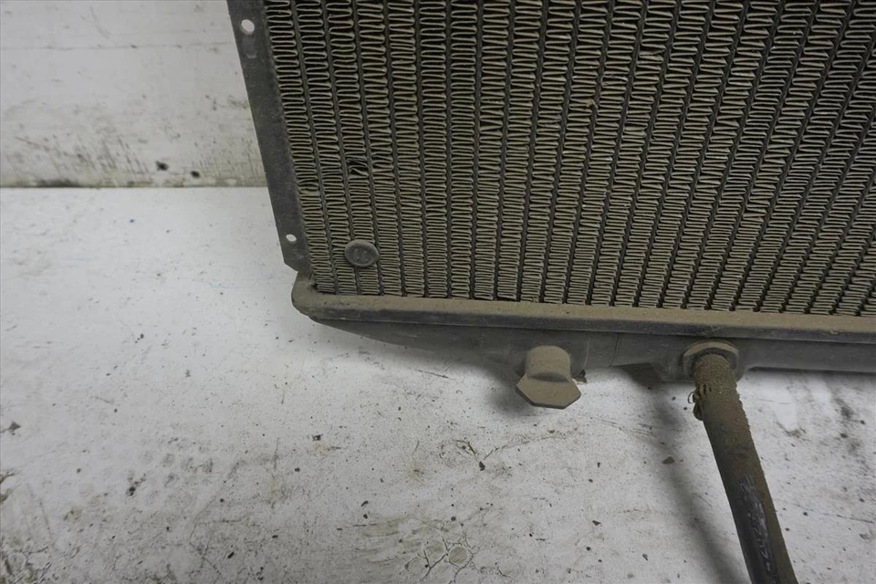 Radiador usado Nissan Pathfinder 1990-1995 21460-57G00 Foto 3 de 4