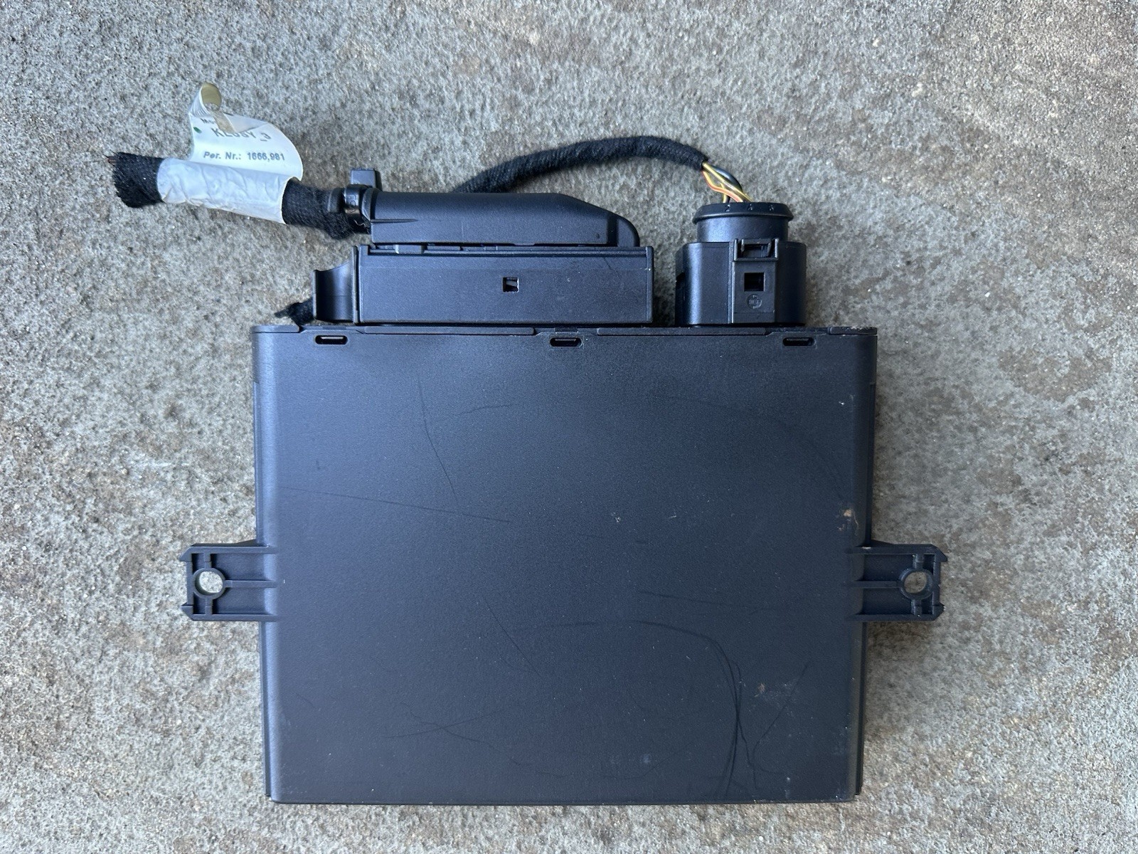 2003-2005 Porsche Cayenne Keyless Entry Immobilizer Module 3D0909135G OEM
