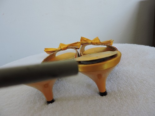 TRIBECA KENNETH COLE "JULIET" MUSTARD GOLD MULTI W/BOW OPEN TOE SLIDES HEELS - Picture 7 of 7
