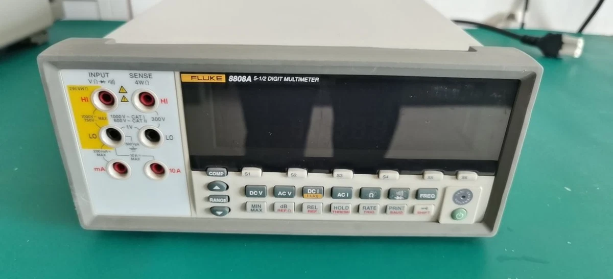 FLUKE 8808A 5 1/2 Digital multimeter