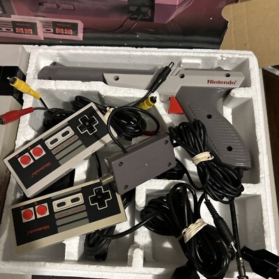 NES Nintendo Console Action Set Grey Zapper Mario Duck Hunt