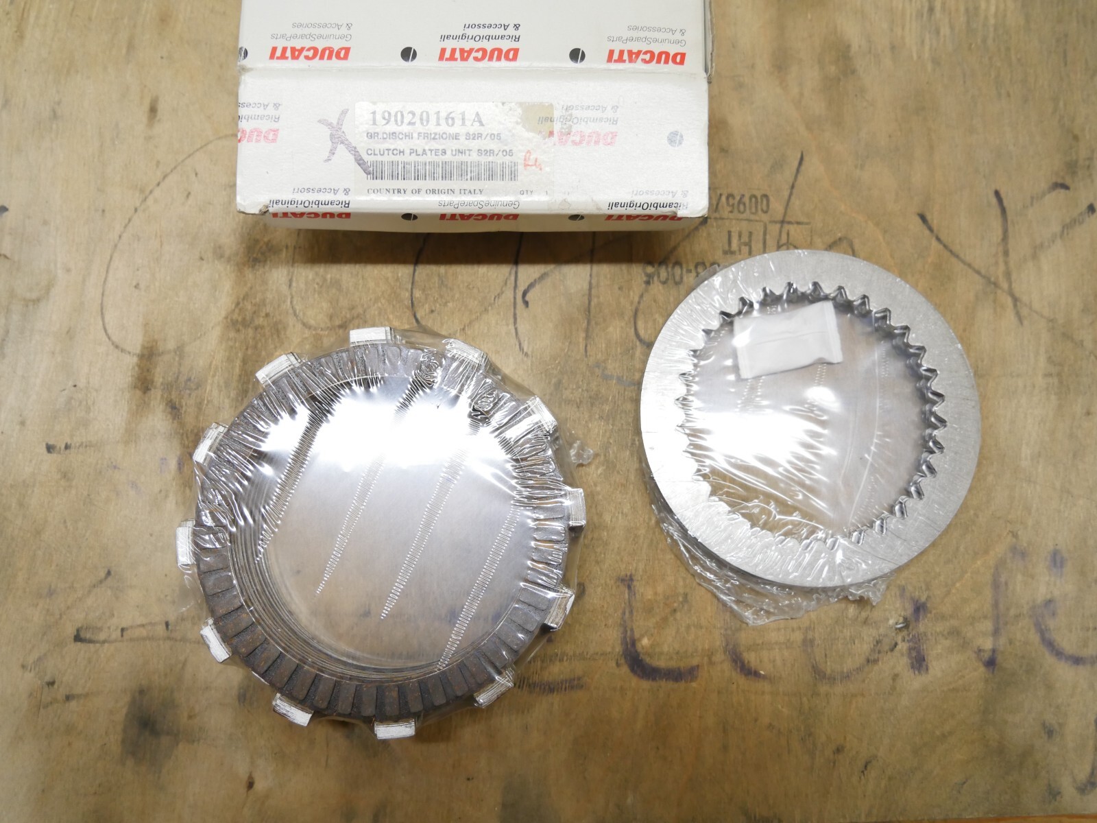 Disque d'embrayage à sec Ducati 19020161A en acier carbone pour Monster