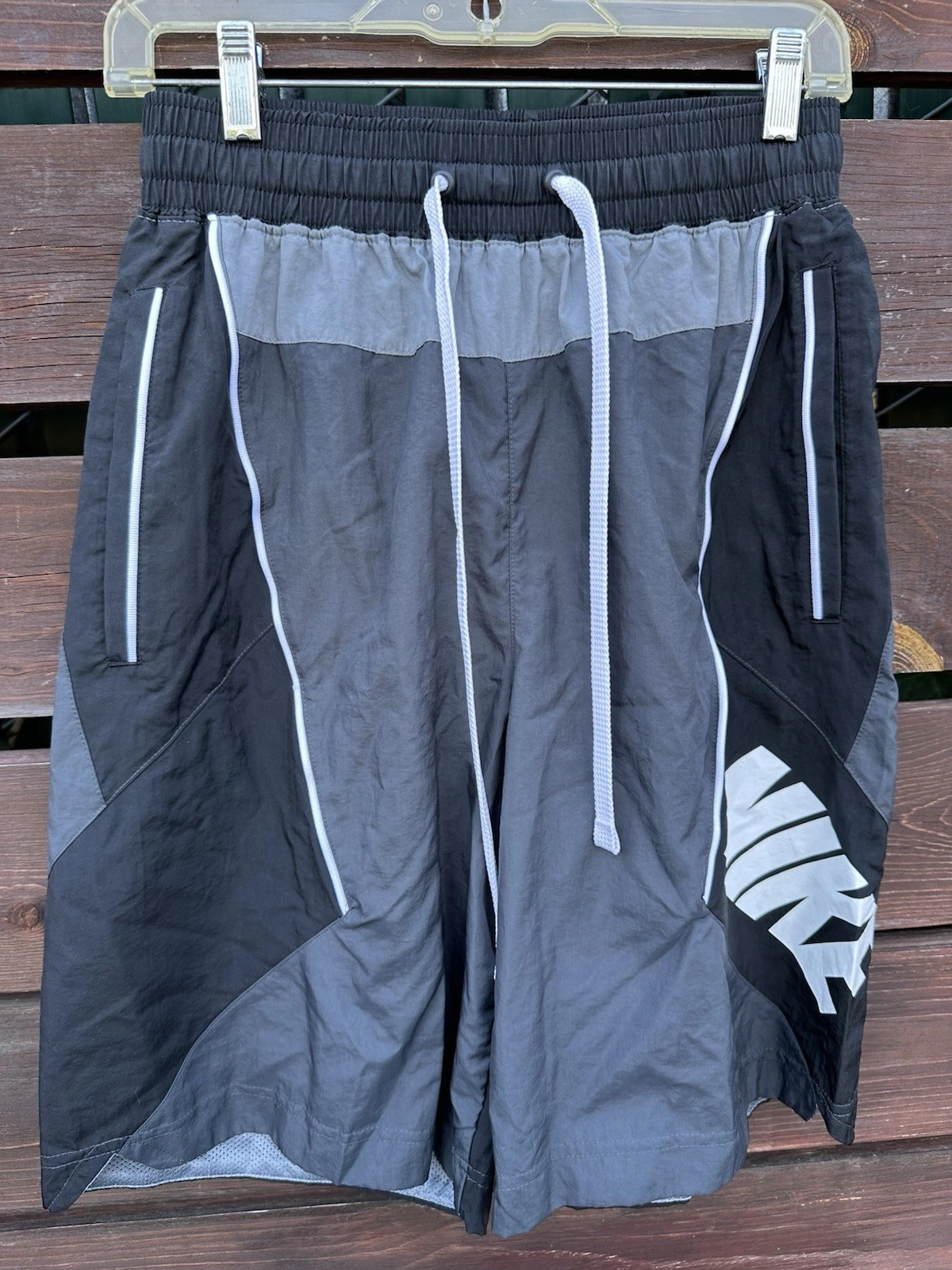 Nike Retro Mens Throwback Windbreaker Shorts Anthracite Black Size Small