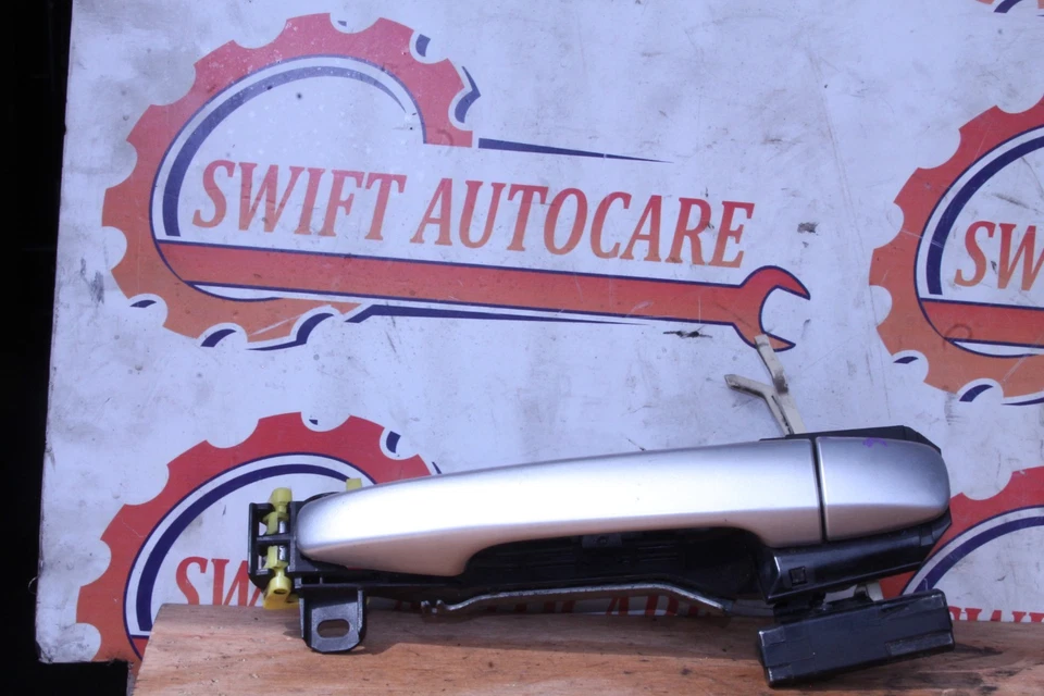 Manija de puerta exterior trasera derecha Toyota Prius MK3 plateada 2009-2015 Foto 2 de 4