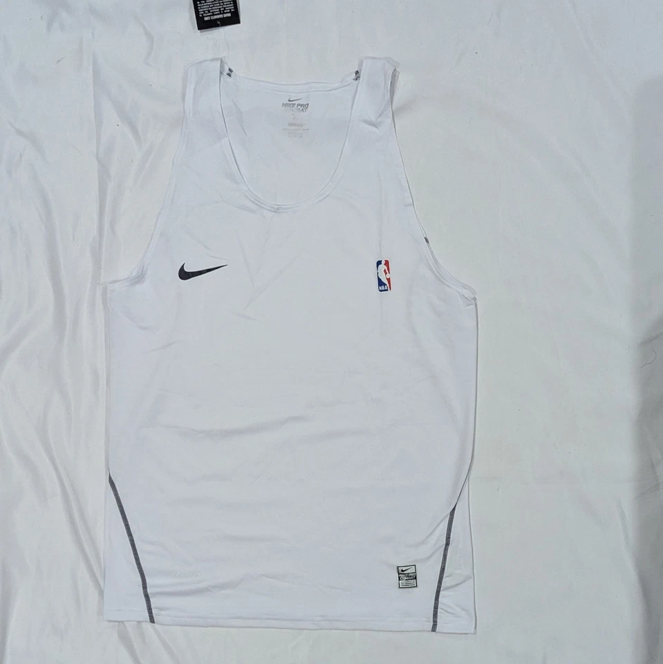 Camiseta sin mangas de compresión Nike Pro Combat NBA Foto 3 de 4