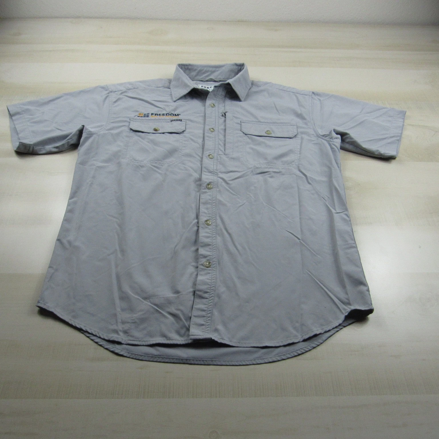 Poncho Shirt Men Medium Gray Button Down Regular Fit Vented Outdoor Fishing
Opens in a new window or