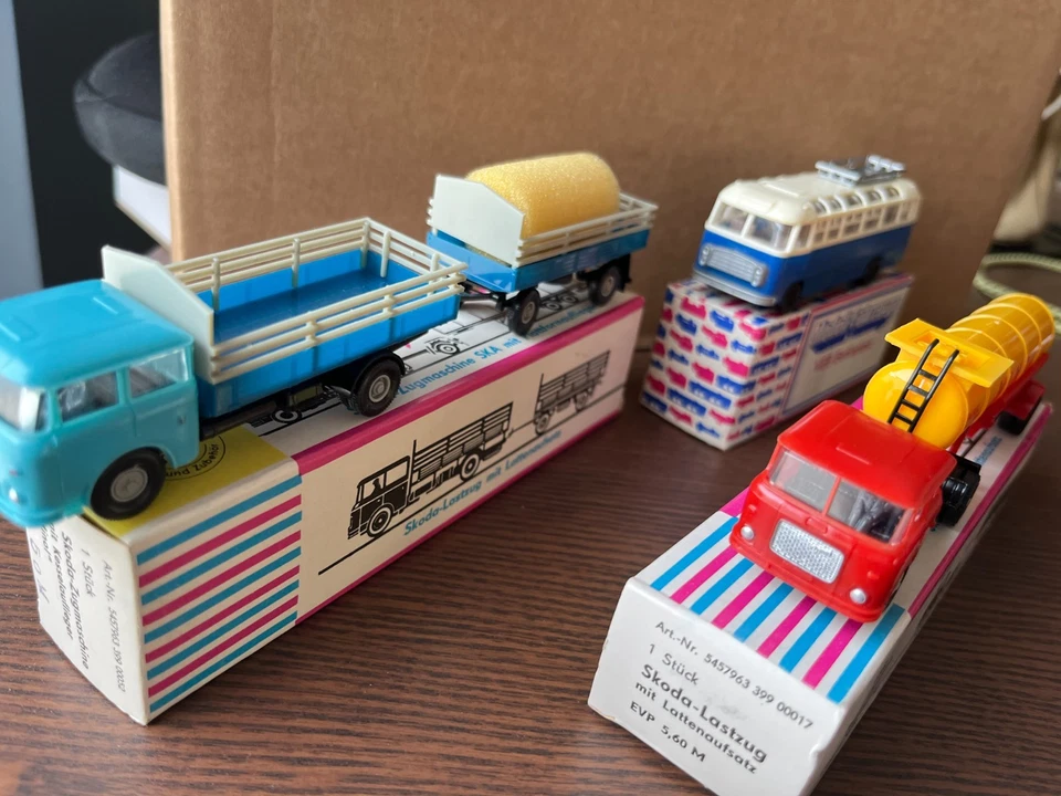 VEB Berlinplast Ikarus 311 und 2x Skoda Lastzug in OVP - Bild 2 von 4