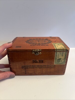 Limited Edition Hoyo De Monterrey de Jose Gener Excalibur Wood Cigar Box No 3